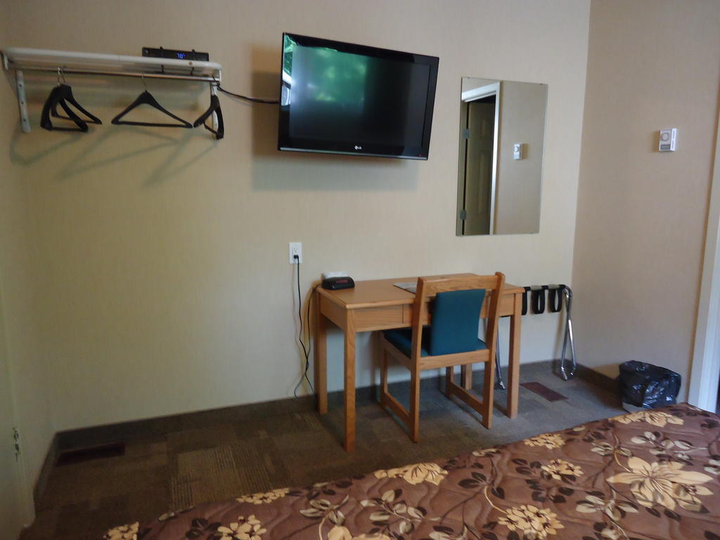 Lake-Vu Motel Kenora Bagian luar foto