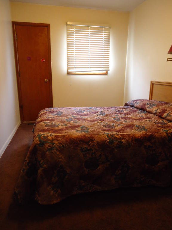 Lake-Vu Motel Kenora Bagian luar foto